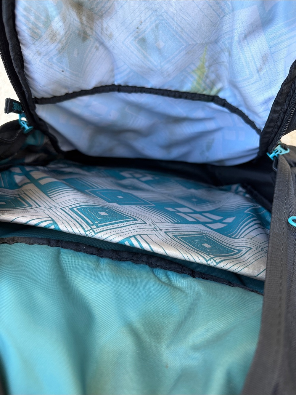 DAKINE Mission 25L Black Subtle Zebra Print Outdoor Backpack - Picture 9 of 10